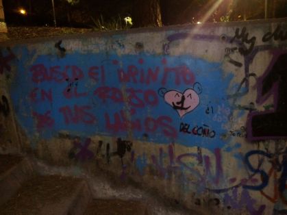 Busco el infinito en el rojo de tus labios...