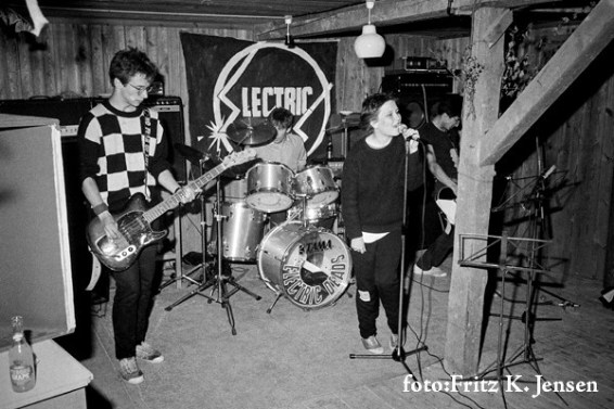 ElectricDeads_7977-600x400